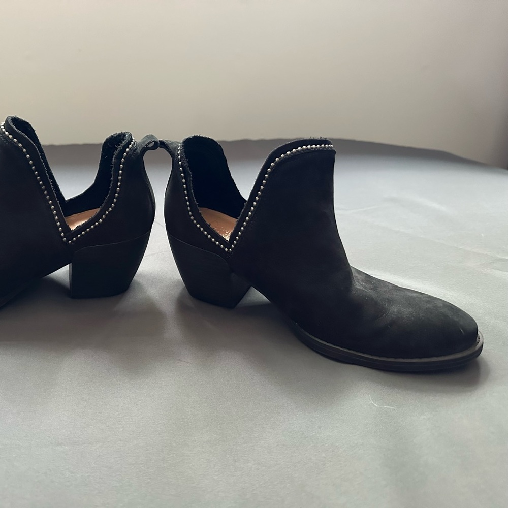 Crown Vintage Stud-Trim Black Suede Women's Cutout Booties size 6